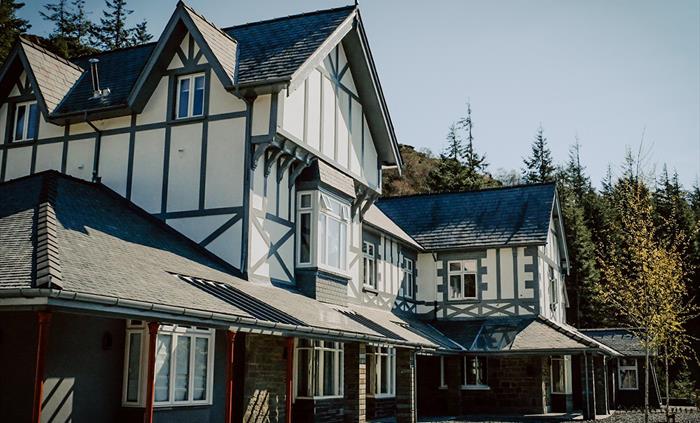 The Plas Weunydd hotel exterior.